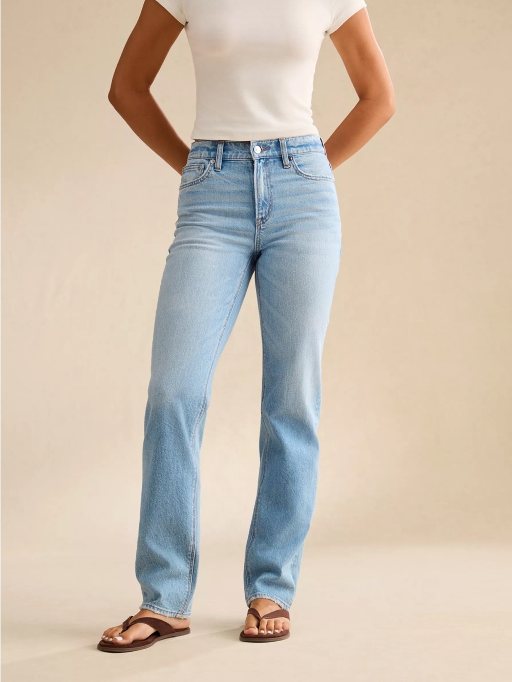 American eagle Women’s Stretch Super High-Rise Straight Jeans Light Wash Size 6